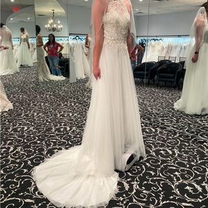 Brand new wedding dress.